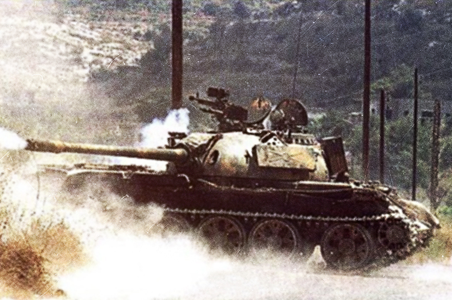 ​Сирийский Т-55 ведёт бой в Ливане, 1982 год Источник – gspo.ru - Главный аргумент стран Третьего мира | Военно-исторический портал Warspot.ru