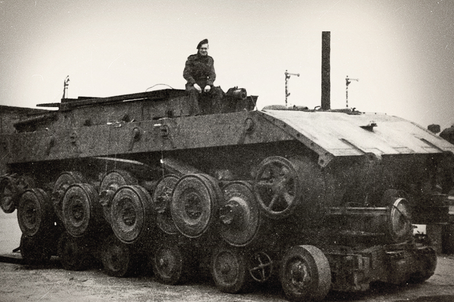 ​Шасси танка Е-100, погруженные на транспортную тележку для отправки в Великобританию Источник – schatzsucher.de - E-100: альтернативный 