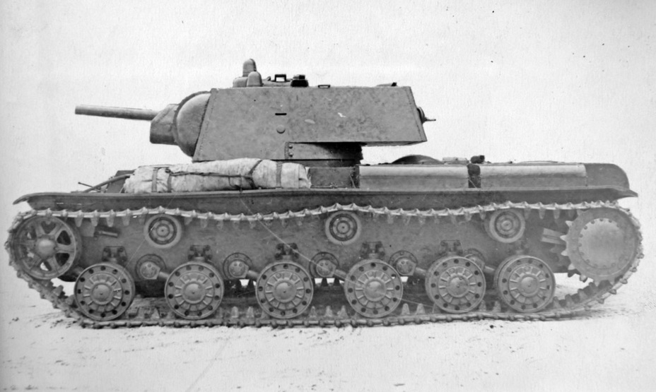 ​В профиль новый танк почти ничем не отличался от серийного КВ-1 - Малая модернизация КВ | Warspot.ru