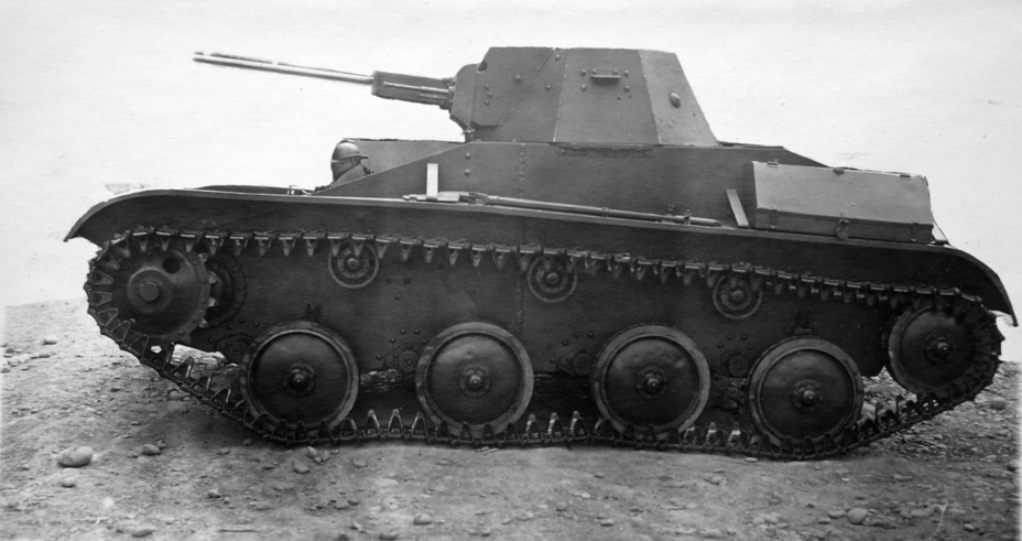 ​Из-за недостатка электрооборудования фары на большинстве танков начального периода войны отсутствовали - Малый танк большой войны | Warspot.ru