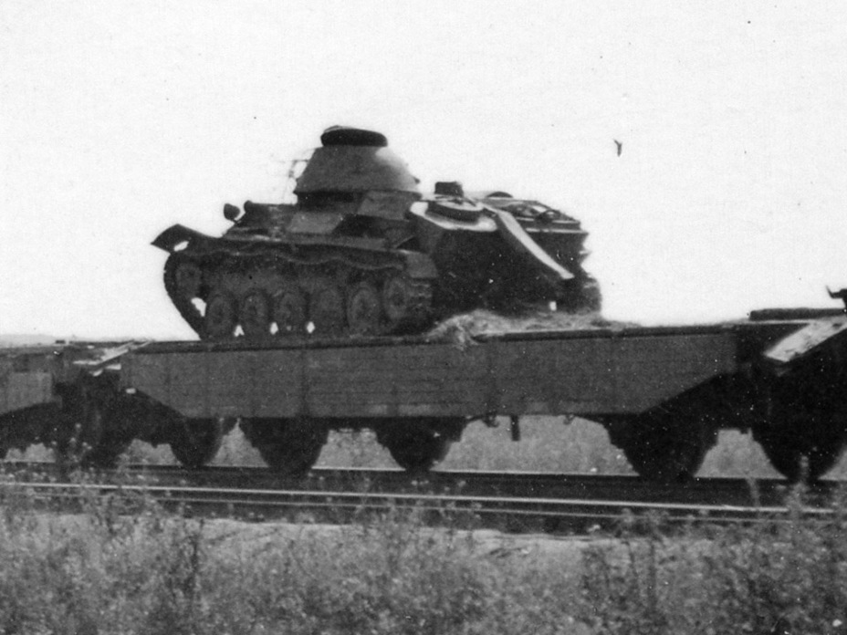​Единственная на сегодняшний день фотография Т-70 с литой башней на фронте. Эшелон, на котором везли танк, был захвачен немцами летом 1942 года - Т-70: подросший малыш | Warspot.ru