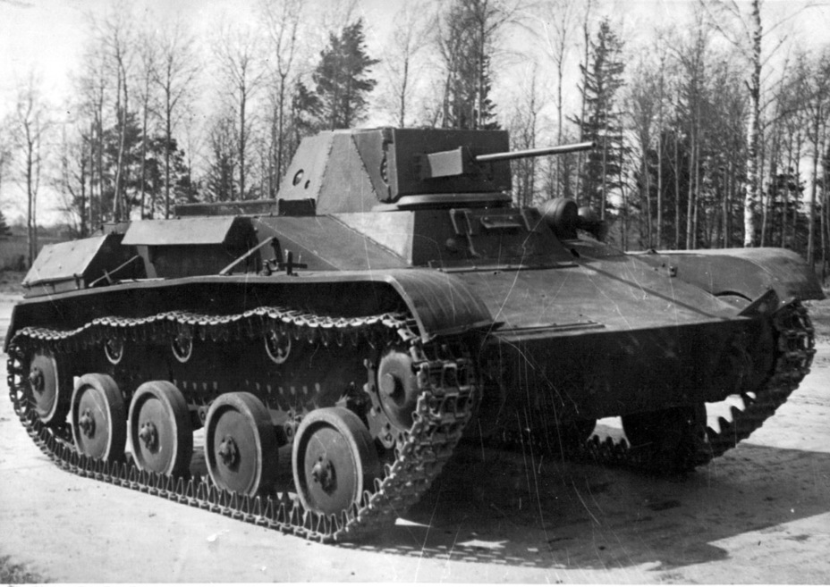 ​Одной из характерных особенностей экранированного танка был довольно грубо выполненный лист бронировки орудийной маски - Т-60 тяжёлого периода | Warspot.ru