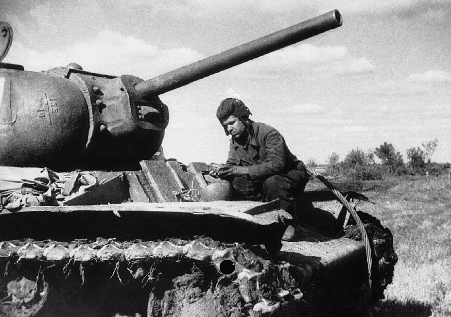 ​Один из КВ-1с с корпусом КВ-1. Танк из состава 9 гвардейского тяжелого танкового полка, весна 1943 года - Меньше брони, больше подвижности | Warspot.ru