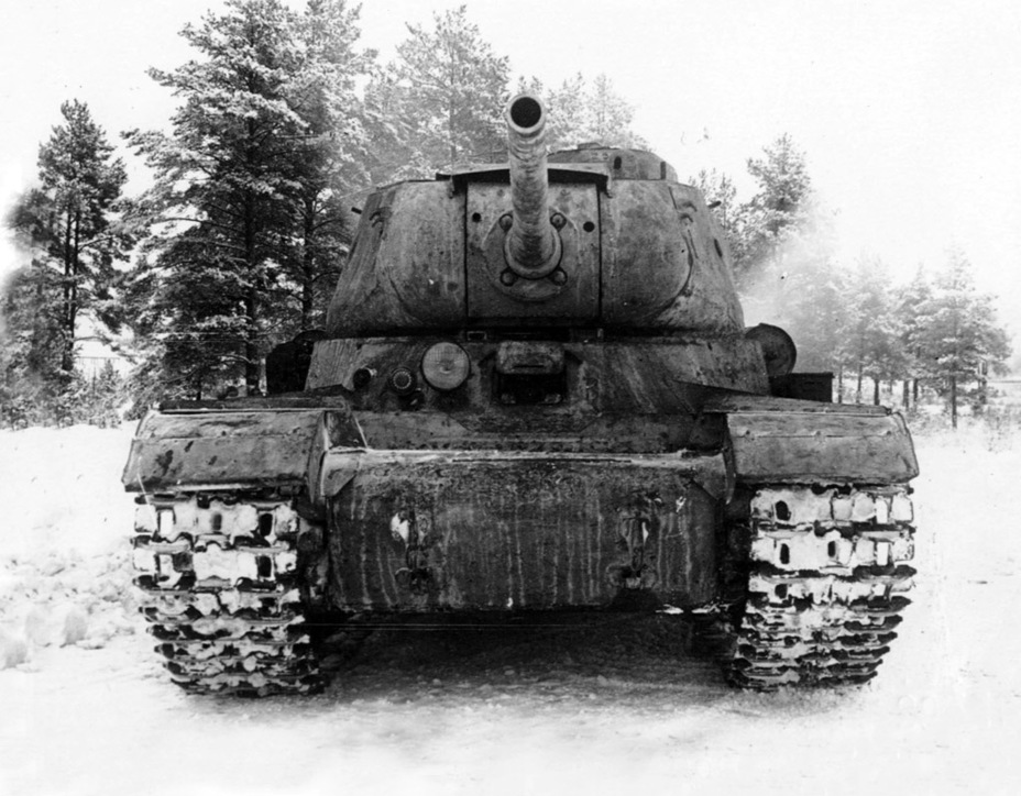 ​От Объекта 237 этот танк можно отличить по изменённому положению люка-пробки механика-водителя - Промежуточный ИС | Warspot.ru