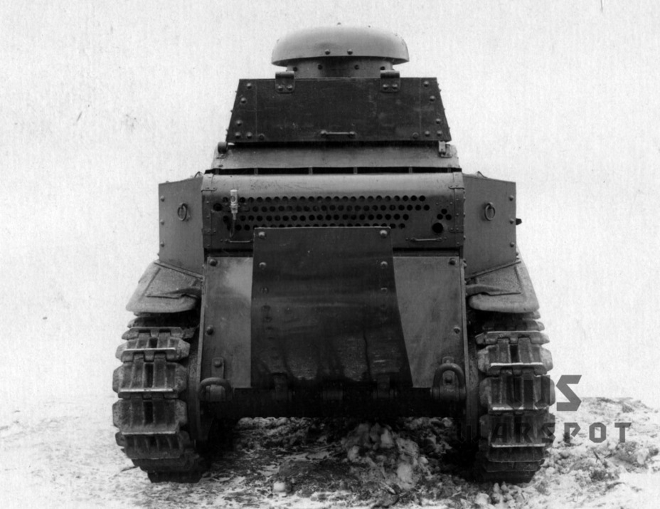 ​На танках четвёртой серии кормовой фонарь крепился с левой стороны - Т-18: серийный ответ Чемберлену | Warspot.ru