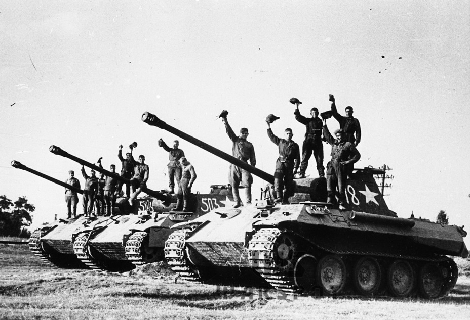 ​«Пантеры» из состава роты трофейных танков. 62-й гв. ттп, август 1944 года - Страшнее кошки зверя нет | Warspot.ru