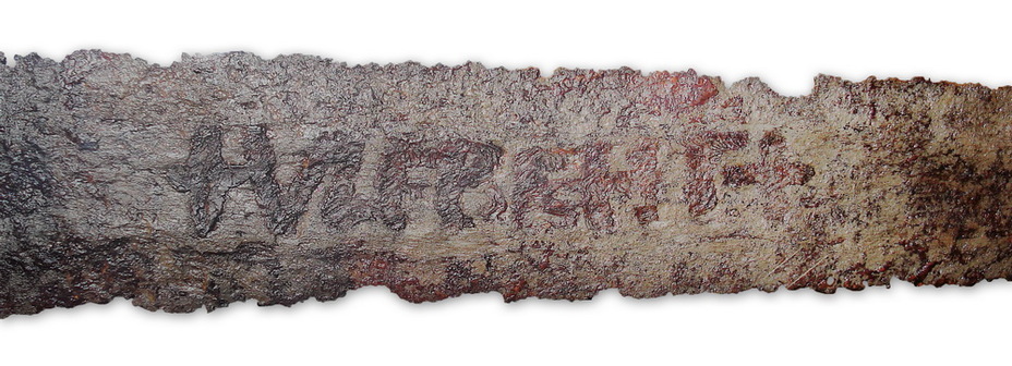 Знак +ULFBERHT+ на мече первой половины IX века из Мангейма, Германия de.wikipedia.org - Название меча | warspot.ru
