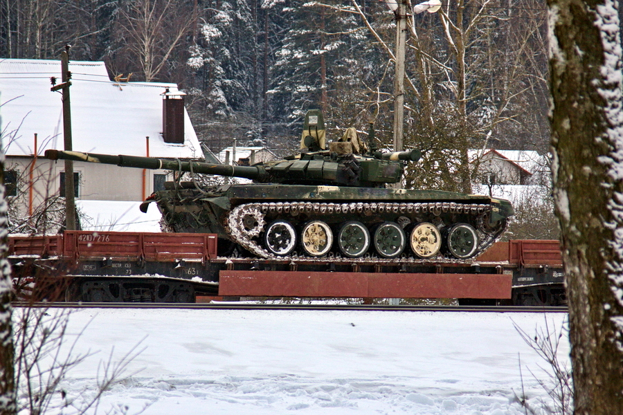 ​Т-72Б3 на железнодорожной платформе - Вторая жизнь советских «старичков» | Warspot.ru