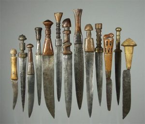 коллекция ритуальных ножей
