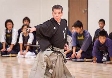Японское фехтование иайдо: отработка техники удара в пременах ката