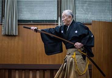 Японское фехтование иайдо: выхватывание меча катана из ножен сая