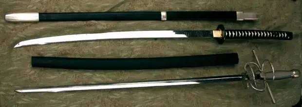 А вот, например, шпага и катана. Общая длина одинакова - но лезвие меча будет настоящим, а зона поражения больше! ;-)