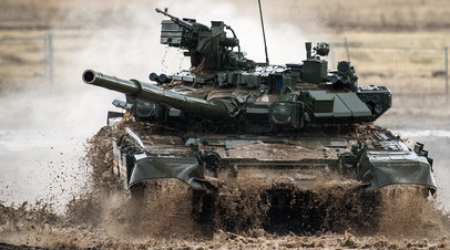 Танк Т-90 на полигоне 