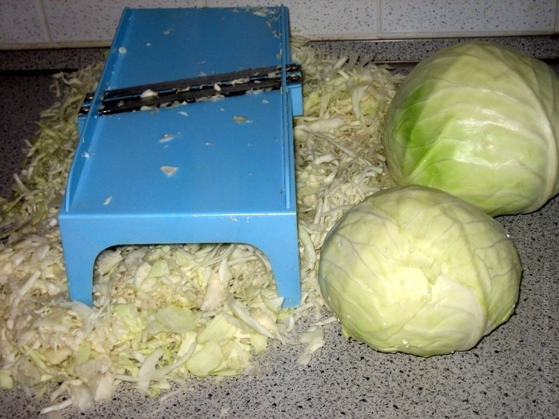Как нарезать капусту на терке?