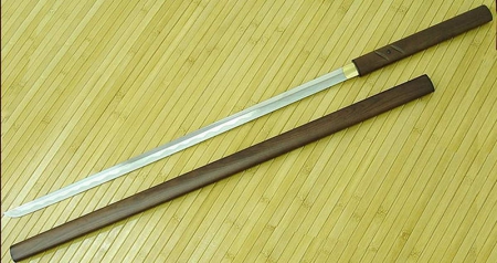 Холодное оружие - японский меч.