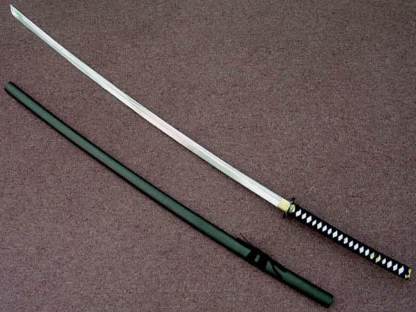 Холодное оружие - японский меч.