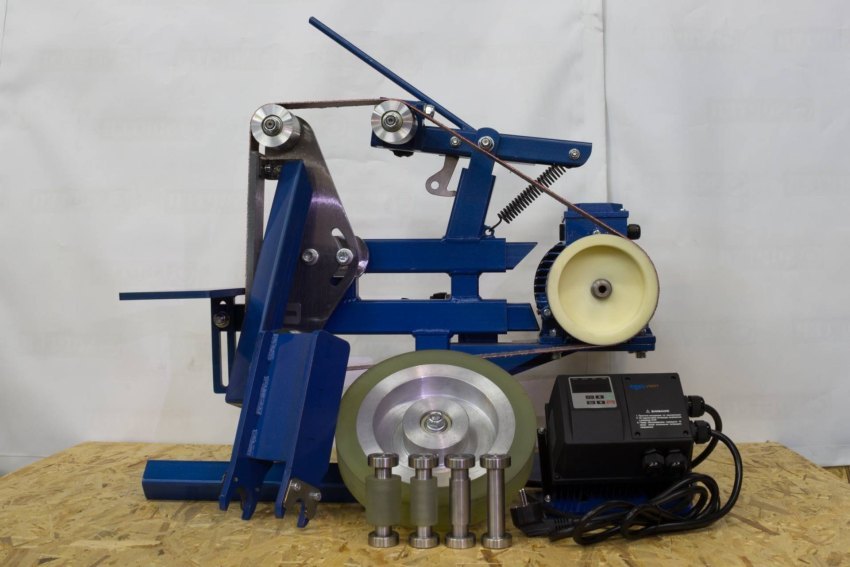 Для изготовления гриндера можно использовать обычный коллекторный двигатель от старой стиральной машины