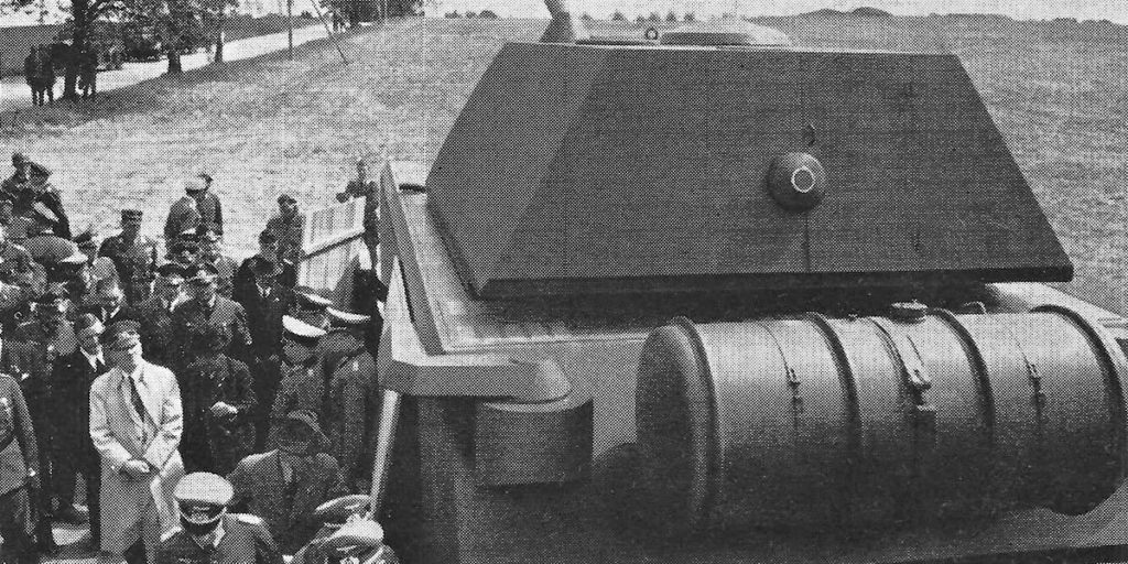 Гитлер рядом с макетом танка 
