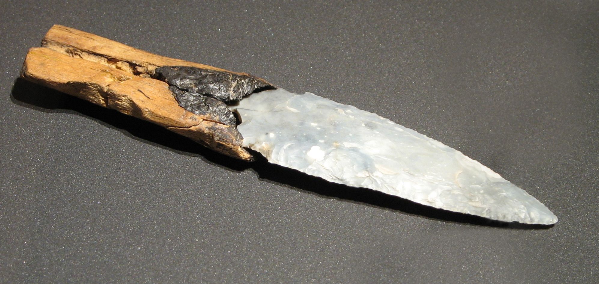 Древний нож