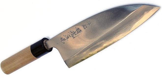 Японский кухонный нож современного вида