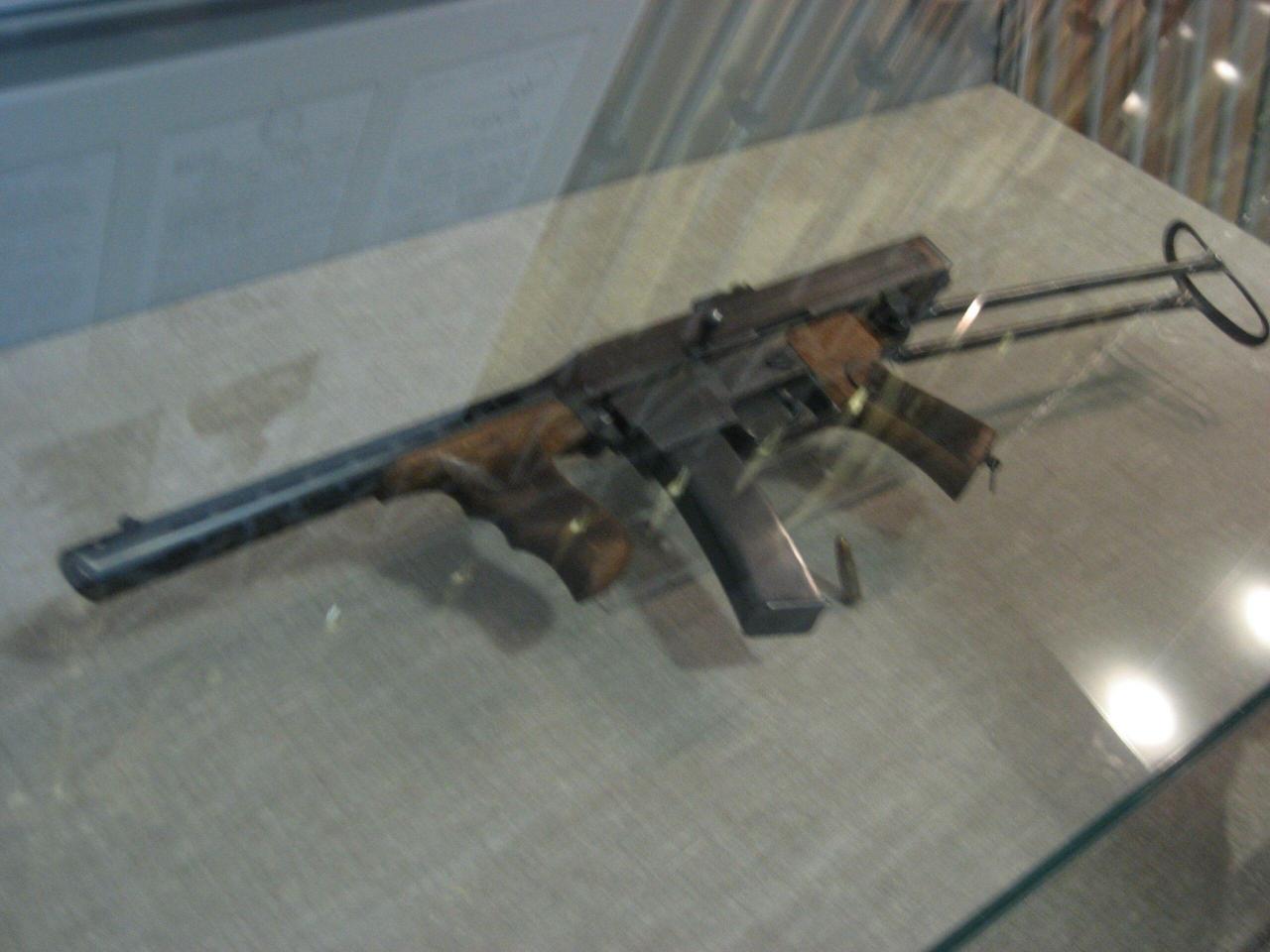 Пистолет-пулемет Калашникова, выпущенный в 1942 году