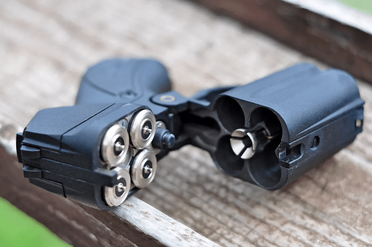 Нелицензионные пистолеты-осы: нужны ли документы на приобретение, ношение и использование